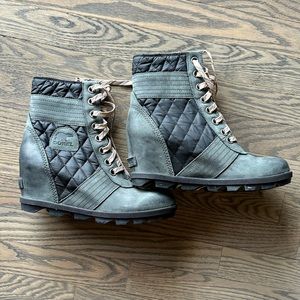 Sorel wedge Chelsea boots